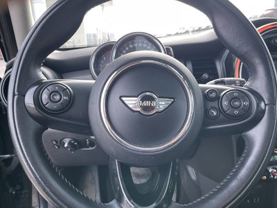 MINI Cooper Hardtop 5 Door  2015 à Calgary, Alberta