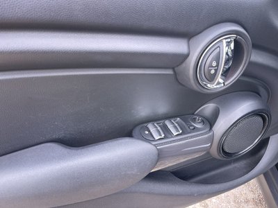 MINI Cooper Hardtop 5 Door  2015 à Calgary, Alberta