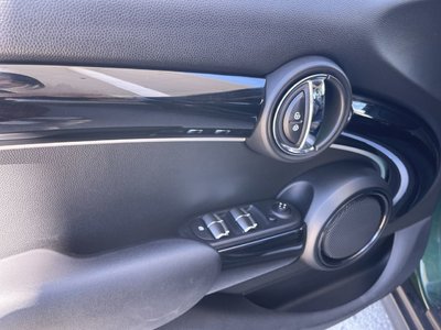 MINI Cooper Hardtop 5 Door  2015 à Calgary, Alberta