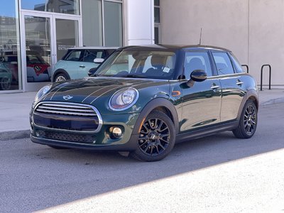 MINI Cooper Hardtop 5 Door  2015 à Calgary, Alberta