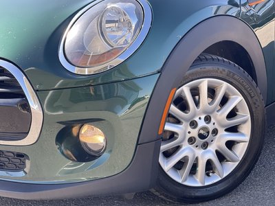 MINI Cooper Hardtop 5 Door  2016 à Calgary, Alberta