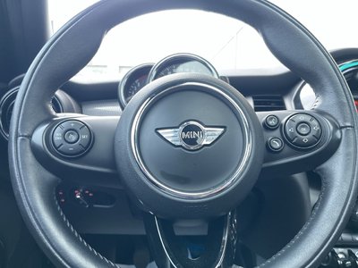 MINI Cooper Hardtop 5 Door  2016 à Calgary, Alberta