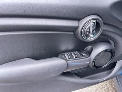 MINI Cooper Hardtop 5 Door  2016 à Calgary, Alberta