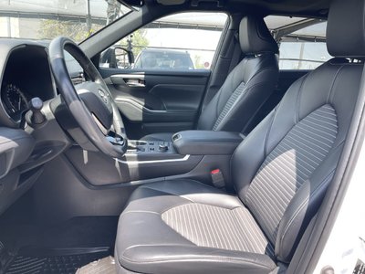 2022 Toyota Highlander in Calgary, Alberta