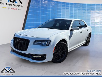 2023 Chrysler 300 S Panoramic roof, AWD, 19-inch mag, 8.4 touchscreen
