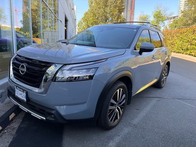 2025 Nissan Pathfinder PLATINUM // MANAGERS DEMO CERTIFIED // 2.99% FINANCING!