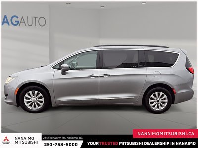 2017 Chrysler Pacifica Touring L — photo 6