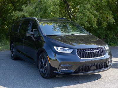 Chrysler Pacifica Hybrid Premium S Appearance 2024
