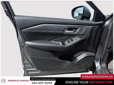 2025 Nissan Rogue SV — photo 8