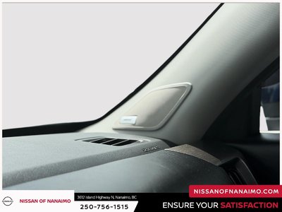 2023 Nissan Pathfinder Platinum — photo 4