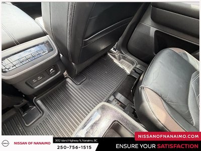 2023 Nissan Pathfinder Platinum — photo 5