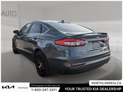 2019 Ford Fusion Hybrid Titanium — photo 2