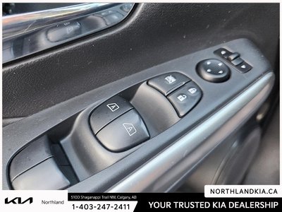 2019 Nissan Kicks SR — photo 8
