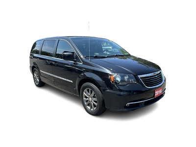 2016 Chrysler Town & Country in Oakville, Ontario