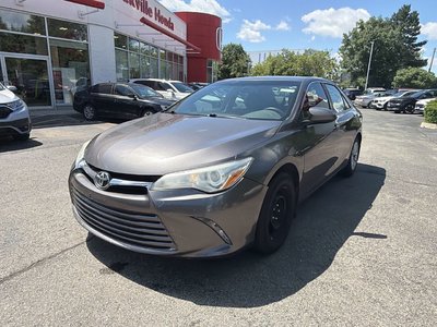 2016 Toyota Camry in Oakville, Ontario