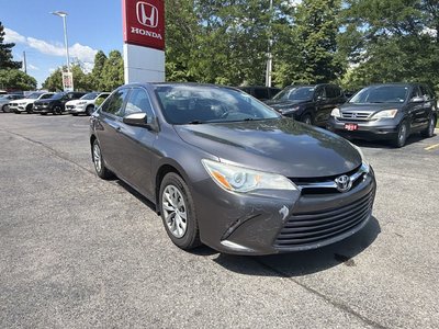 2016 Toyota Camry in Oakville, Ontario