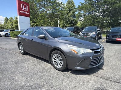 2016 Toyota Camry in Oakville, Ontario