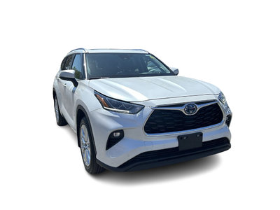 2023 Toyota Highlander hybrid in Oakville, Ontario