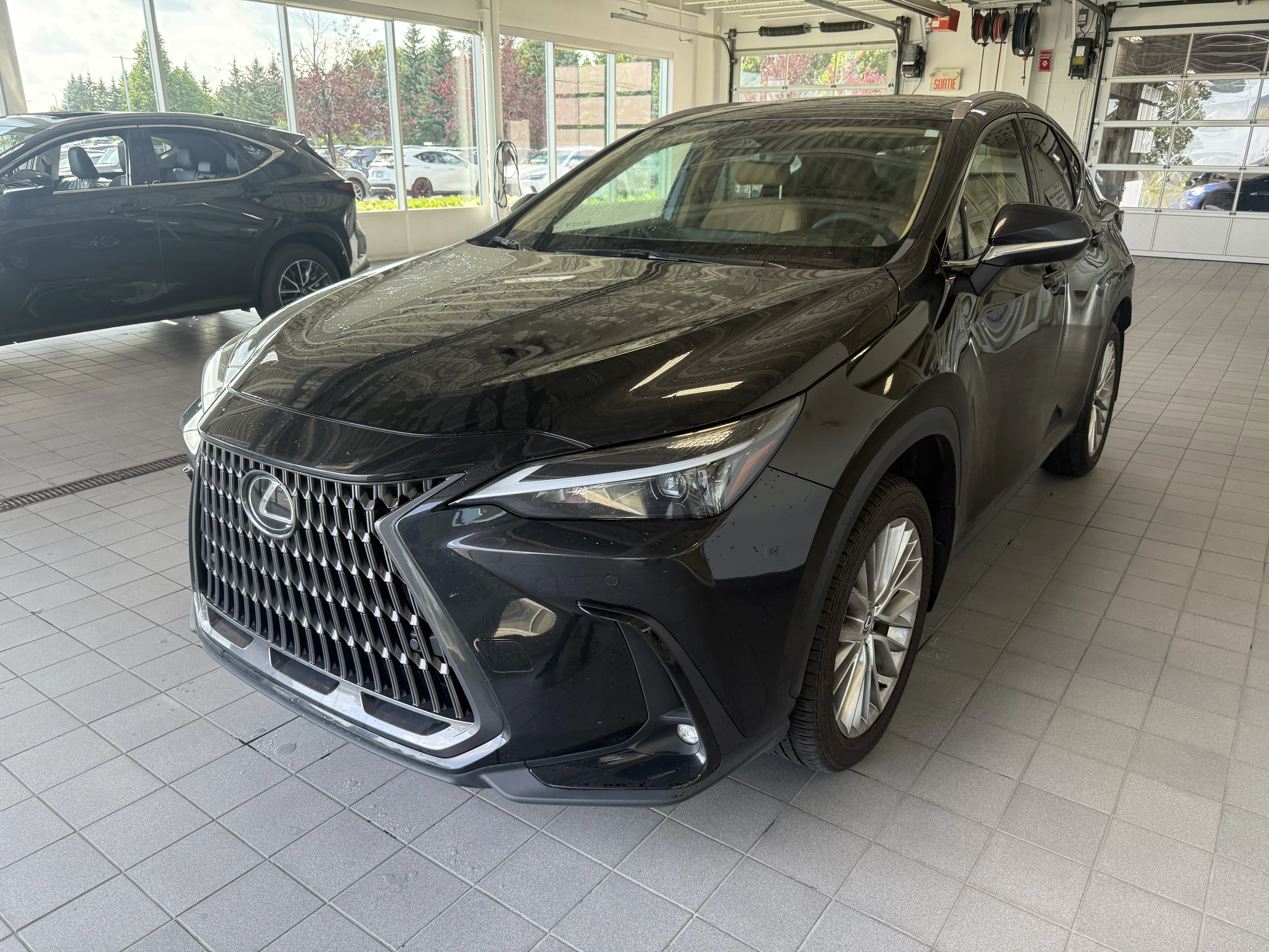 Lexus NX 350 LUXE 2024 AWD - TOIT PANORAMIQUE - CARPLAY - NAVIGATION