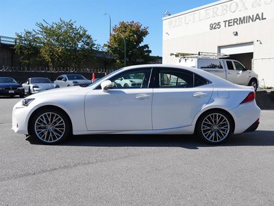 Lexus IS  2019 à Vancouver, Colombie-Britannique