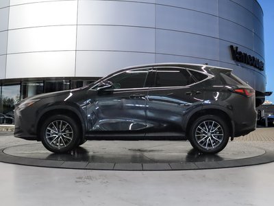 Lexus NXh  2024 à Vancouver, Colombie-Britannique