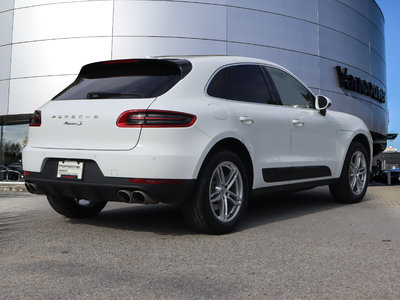 Porsche Macan  2015 à Vancouver, Colombie-Britannique