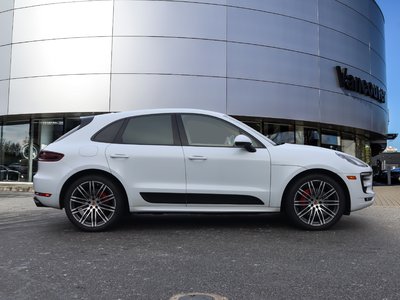 Porsche Macan  2017 à Vancouver, Colombie-Britannique