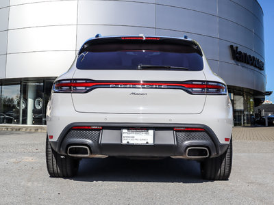 Porsche Macan  2023 à Vancouver, Colombie-Britannique