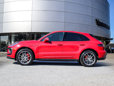 Porsche Macan  2023 à Vancouver, Colombie-Britannique