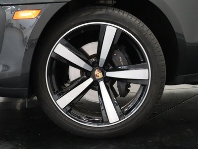 Porsche Macan  2023 à Vancouver, Colombie-Britannique