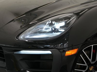 Porsche Macan  2023 à Vancouver, Colombie-Britannique