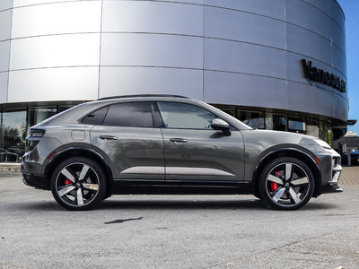 Porsche Macan  2024 à Vancouver, Colombie-Britannique