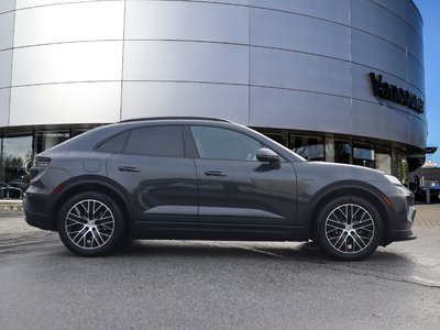 2025 Porsche Macan in Vancouver, British Columbia