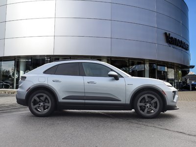 Porsche Macan  2025 à Vancouver, Colombie-Britannique