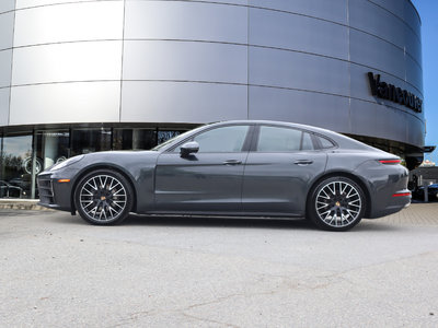 Porsche Panamera  2024 à Vancouver, Colombie-Britannique