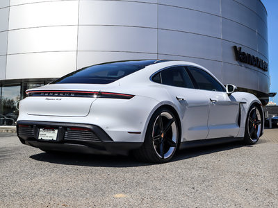 Porsche Taycan  2020 à Vancouver, Colombie-Britannique