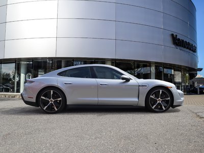 Porsche Taycan  2020 à Vancouver, Colombie-Britannique