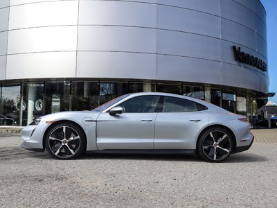 Porsche Taycan  2020 à Vancouver, Colombie-Britannique