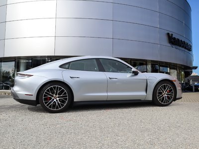 Porsche Taycan  2020 à Vancouver, Colombie-Britannique