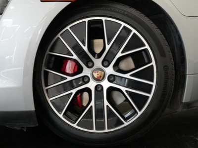 Porsche Taycan  2021 à Vancouver, Colombie-Britannique