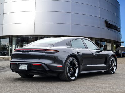 Porsche Taycan  2022 à Vancouver, Colombie-Britannique