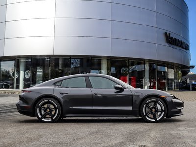 Porsche Taycan  2022 à Vancouver, Colombie-Britannique