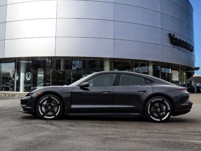 Porsche Taycan  2022 à Vancouver, Colombie-Britannique
