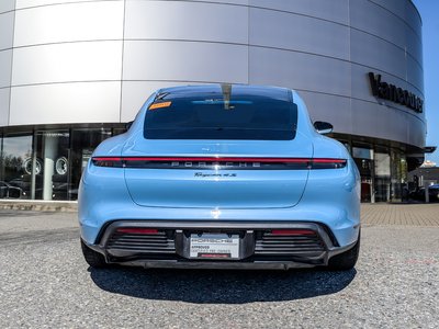 Porsche Taycan  2022 à Vancouver, Colombie-Britannique