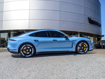 Porsche Taycan  2022 à Vancouver, Colombie-Britannique