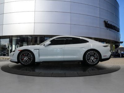 Porsche Taycan  2022 à Vancouver, Colombie-Britannique