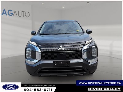 2024 Mitsubishi Outlander ES — photo 2