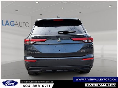 2024 Mitsubishi Outlander ES — photo 3