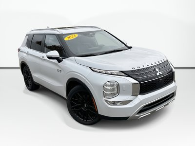 2023 Mitsubishi Outlander PHEV SEL | Leather | PanoRoof | Nav | Cam | HtdSeats Clean CarFax | One Owner