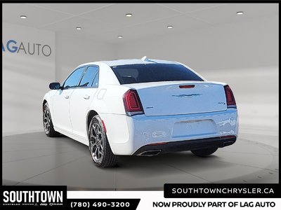 2018 Chrysler 300 300S — photo 4